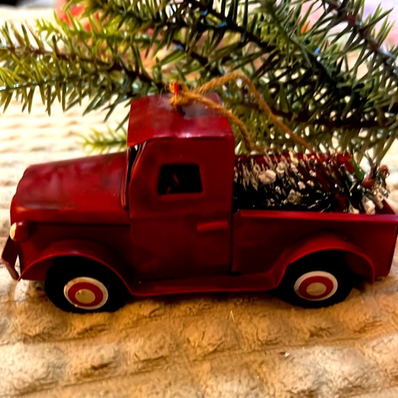 Large metal Christmas truck ornament - Picture 3 of 6